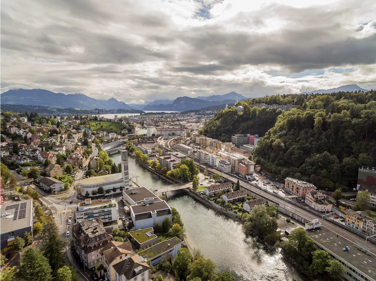 Stadt Luzern LU: Mann ausgeraubt – Polizei sucht Zeugen