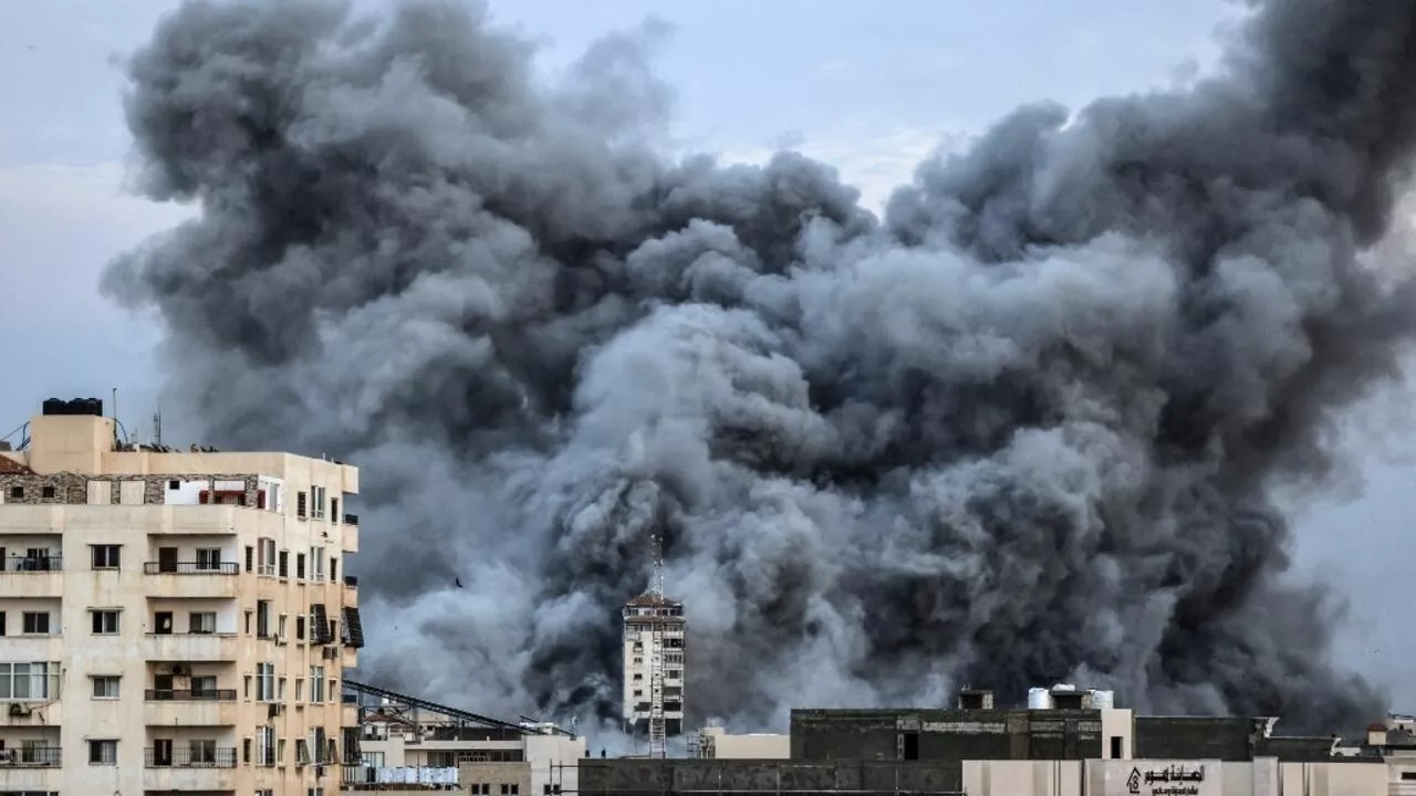 Les Gazaouis, plongés dans la peur après l’attaque du Hamas en Israël, tentent de trouver refuge