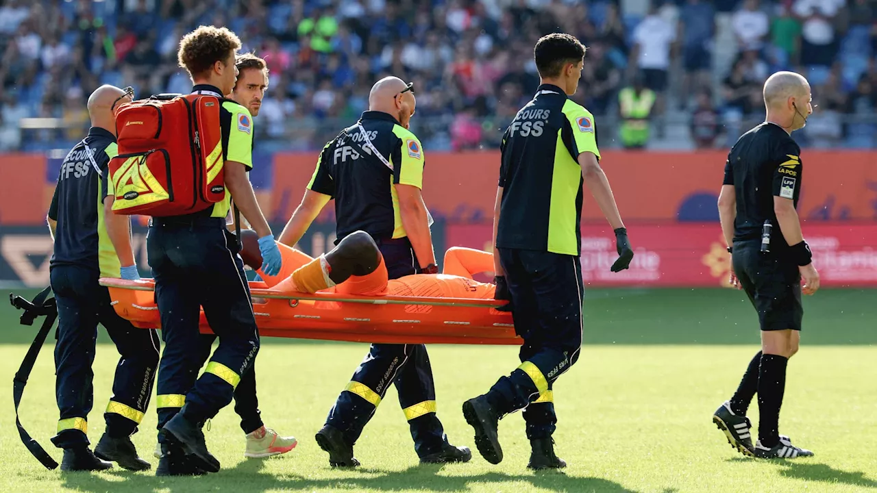 Ligue 1: Montpellier-Clermont définitivement arrêté après le jet de pétard sur Mory Diaw, 'traumatisé'