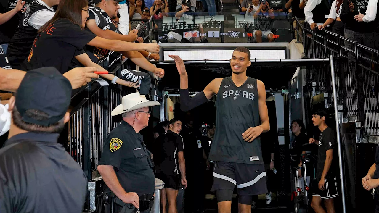 NBA: San Antonio déjà fou de Wembanyama, plus de 13.000 fans pour un entraînement des Spurs