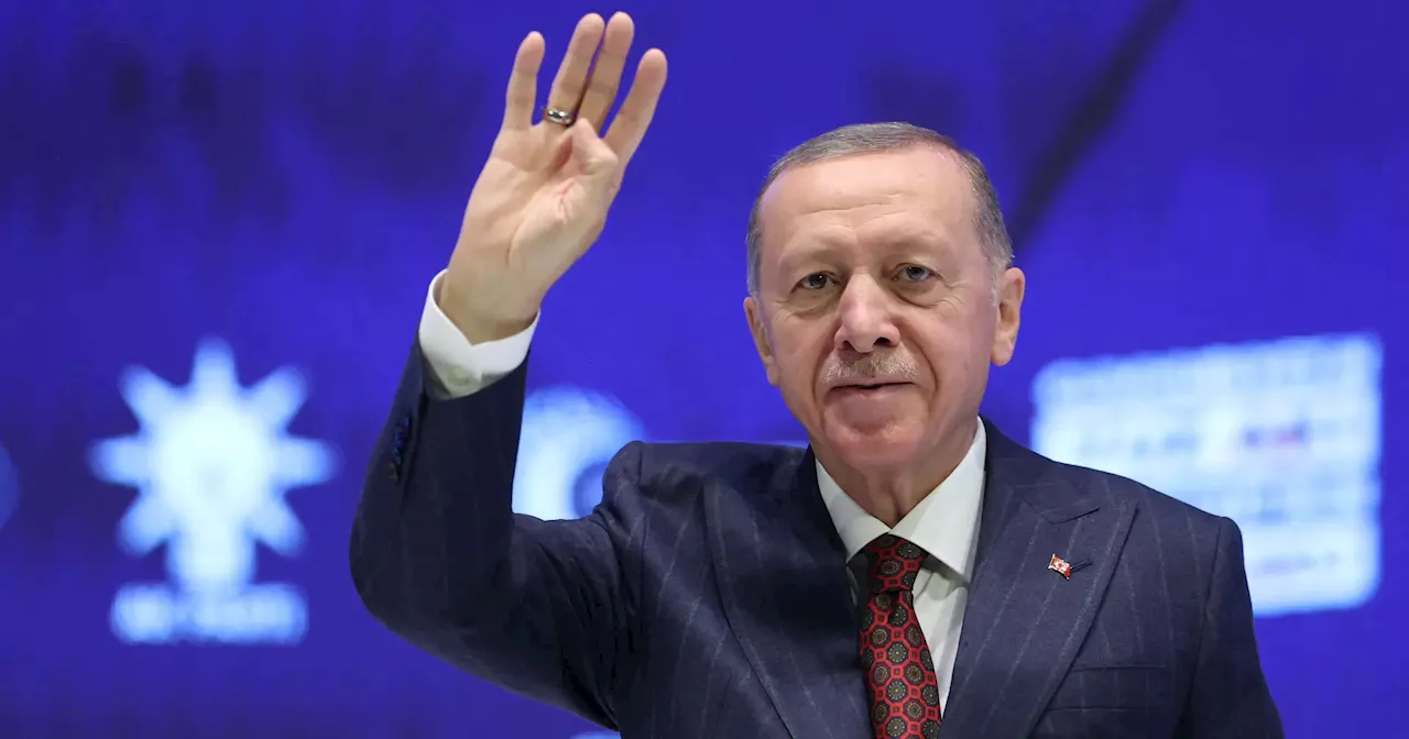 Presidente da Turquia reeleito para a liderança do AKP