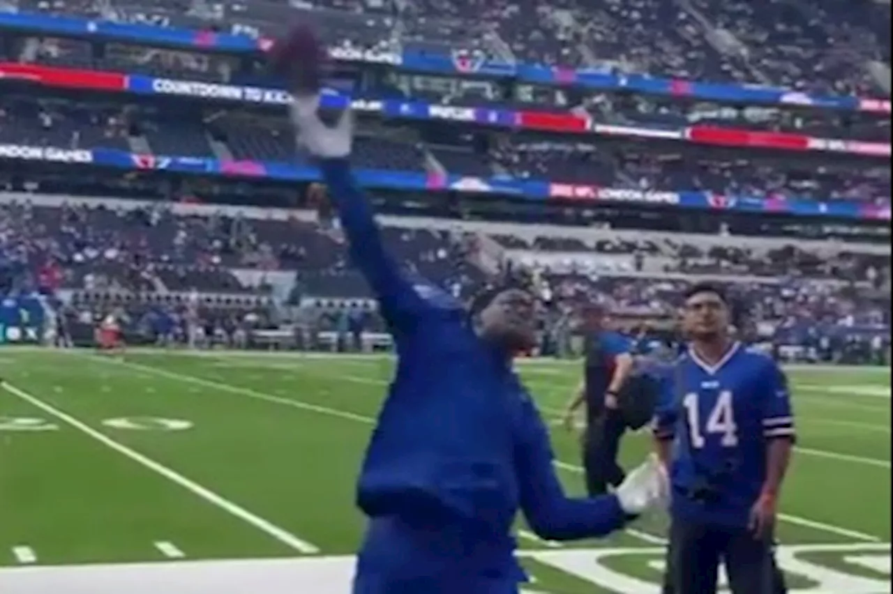 Buffalo Bills star Stefon Diggs makes astonishing throw to fan in second tier at Tottenham Hotspur Stadium...