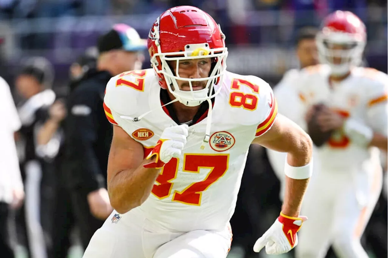 Travis Kelce scores touchdown after exiting game in first half with ankle injury scare