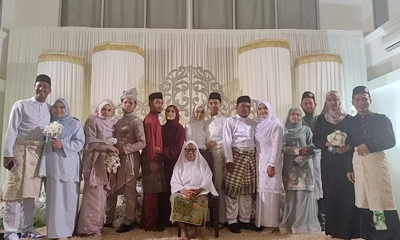 Lapan sepupu bersanding satu pelamin