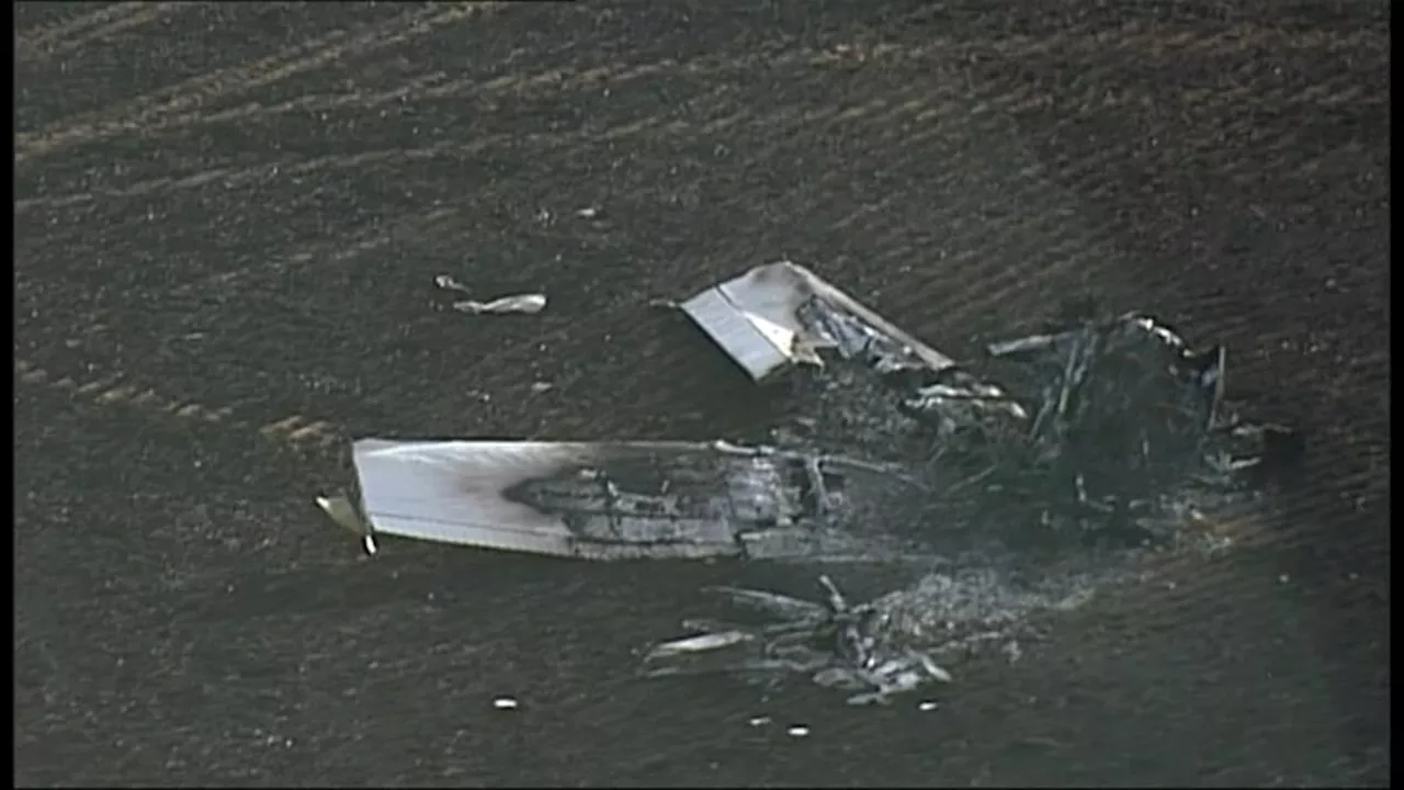 SA man dead, pilot fighting for life after light plane crash at Merriton near Crystal Brook