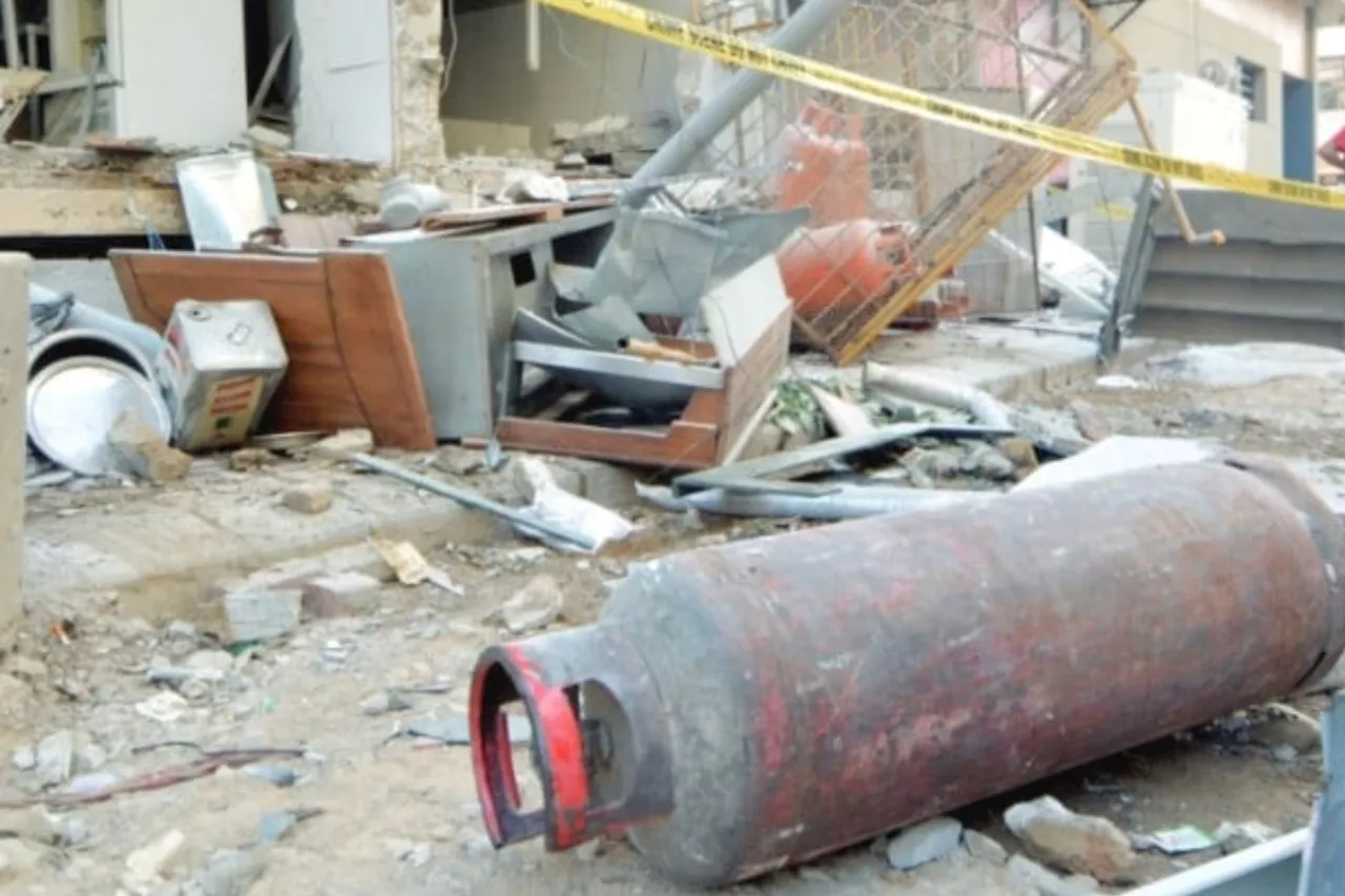 Cylinder explosion in Karachi: two injury reports