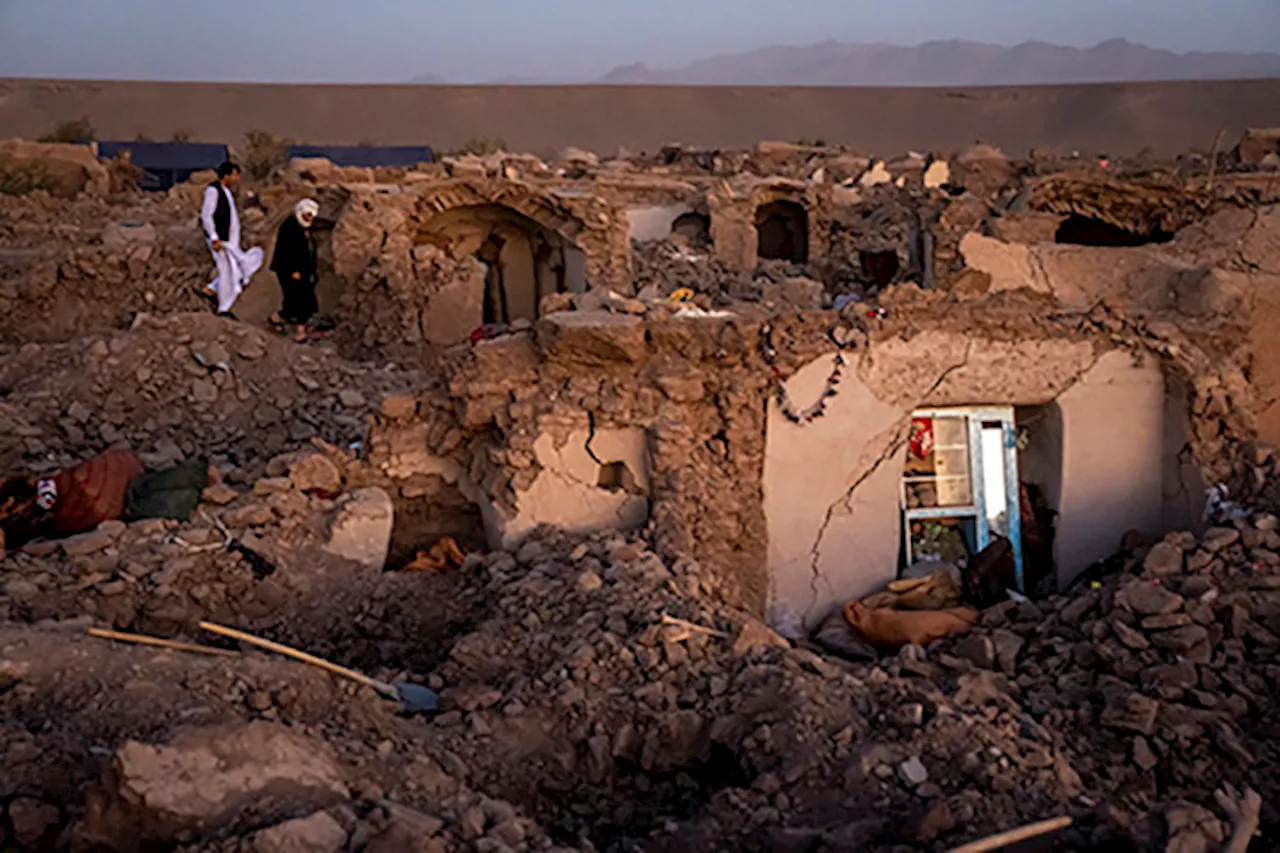 Men use bare hands to dig out dead and injured from Afghanistan earthquakes that killed 2,000