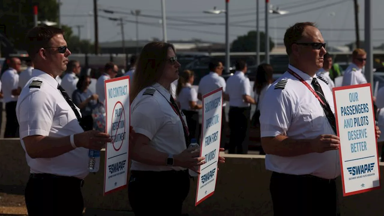 Southwest Airlines pilots want a contract ahead of holiday season