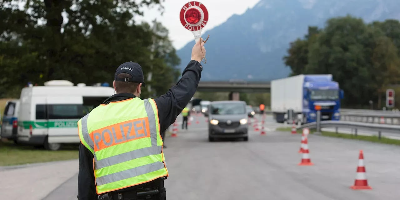 Polizei fasst riesige Schlepperbande dank Taxifahrer