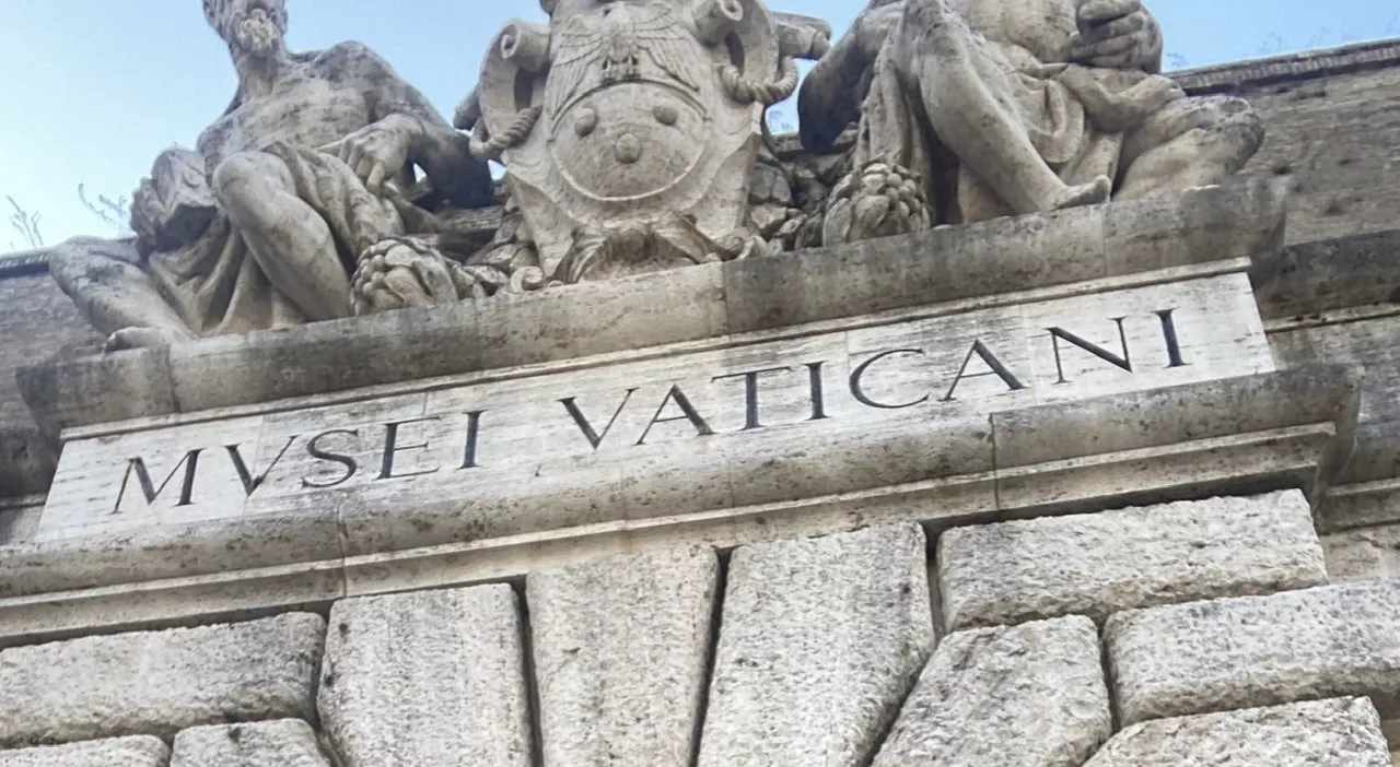 Musei Vaticani, il Papa colloca copia della barca di Pietro ma per gli archeologi non ci sono prove