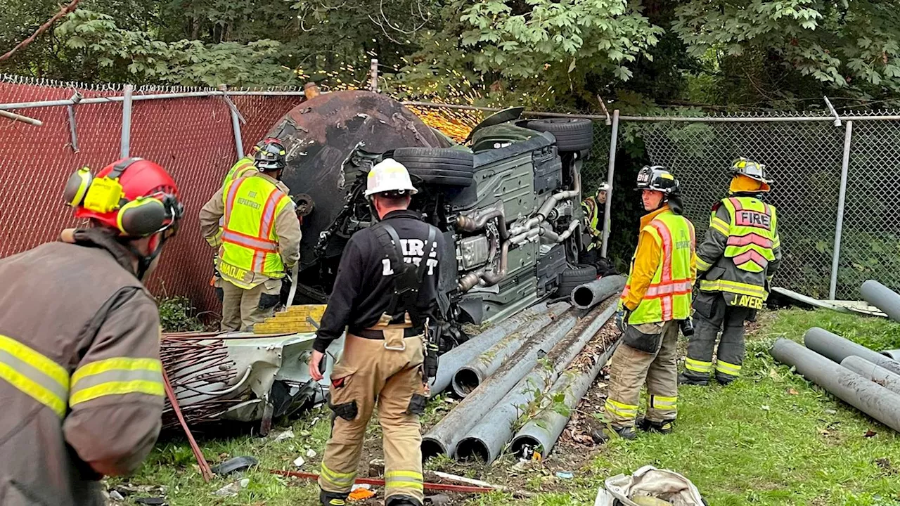 3 killed, 1 seriously hurt in Tukwila rollover crash