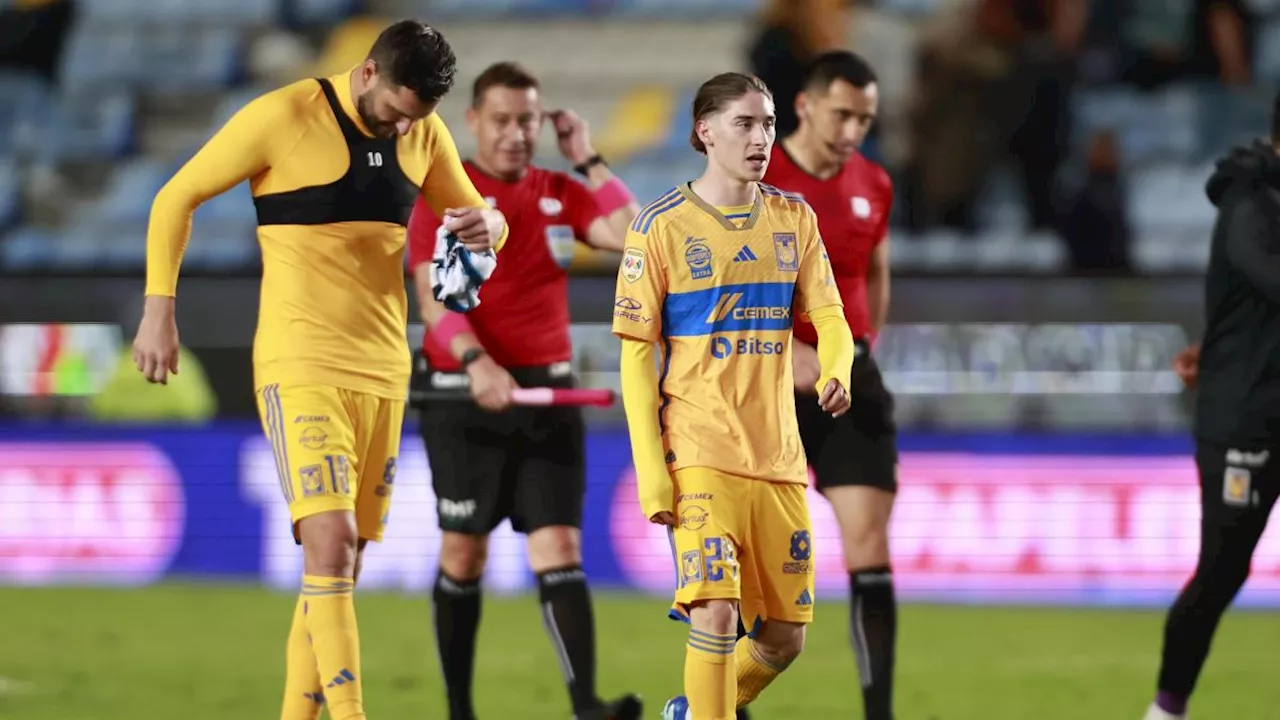 VIDEO: André-Pierre Gignac empuja y desaira a Marcelo Flores, quien le dio su mano a la hora del cambio