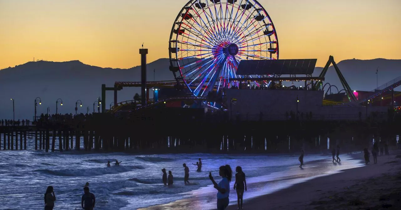 Santa Monica Pier closes after man climbs Ferris wheel, says he's toting a bomb