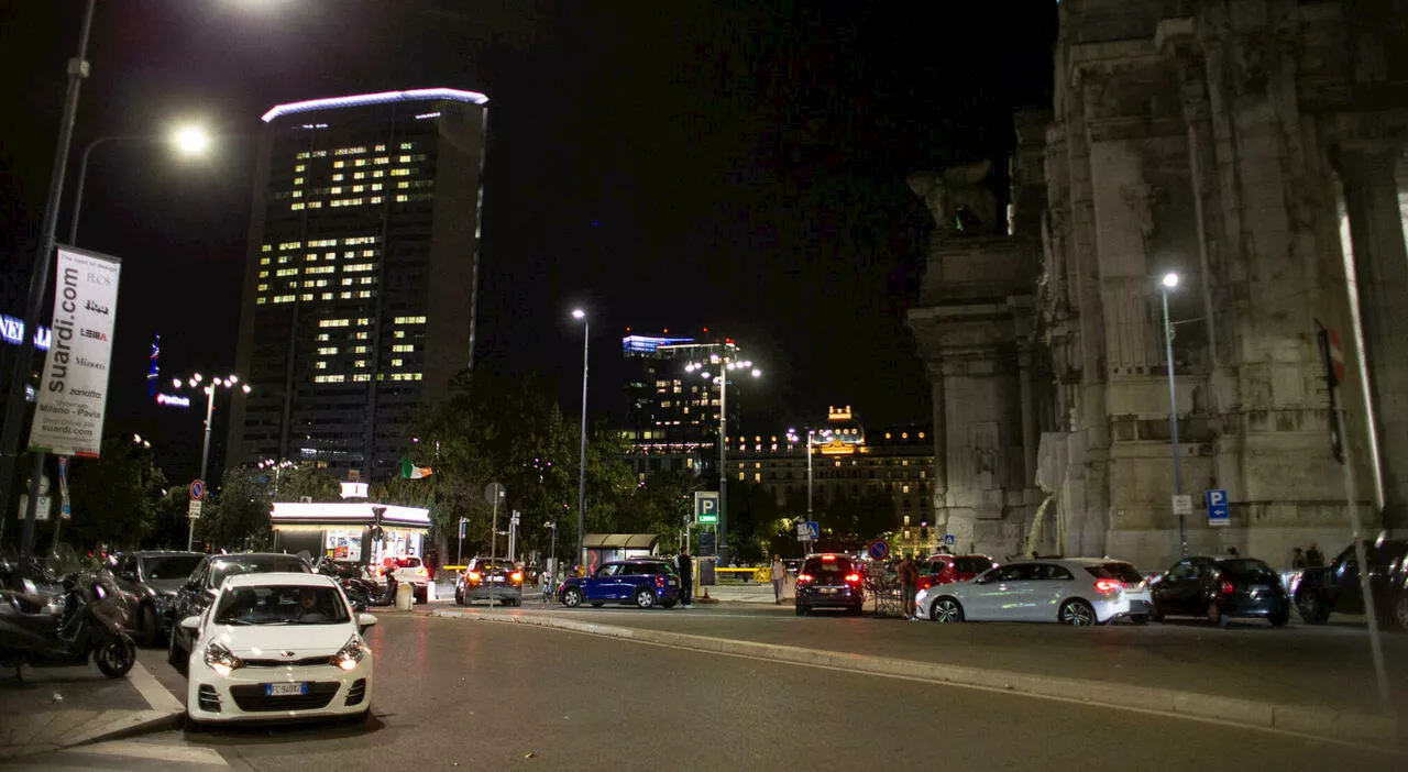 Milano, il Pirellone illuminato con la scritta “pro Israele”