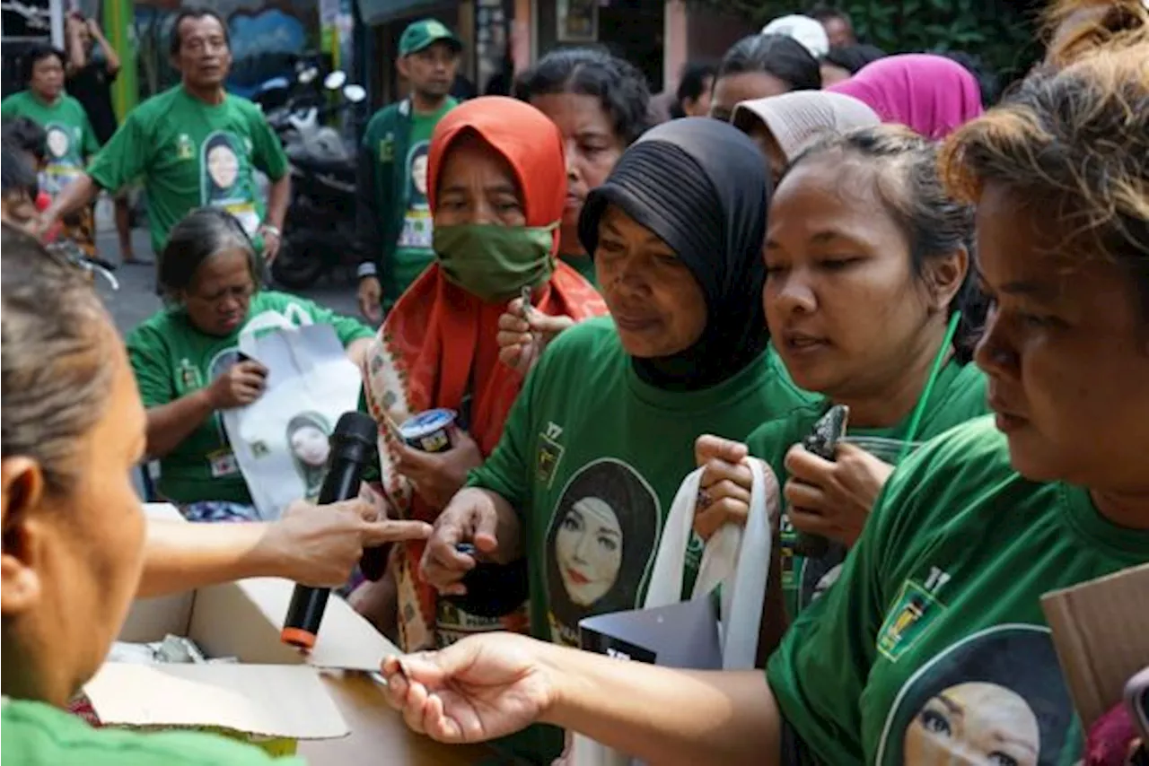 Relawan Sintawati Gelar Kegiatan Tebus Murah Sembako di Jaksel