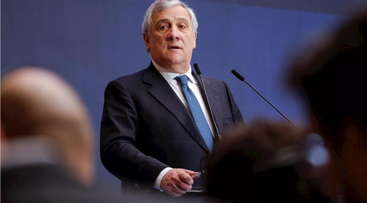 Tajani: 'Due italiani tra i dispersi in Israele, probabilmente presi in ostaggio' | Connazionali in fuga, le difficoltà per rientrare