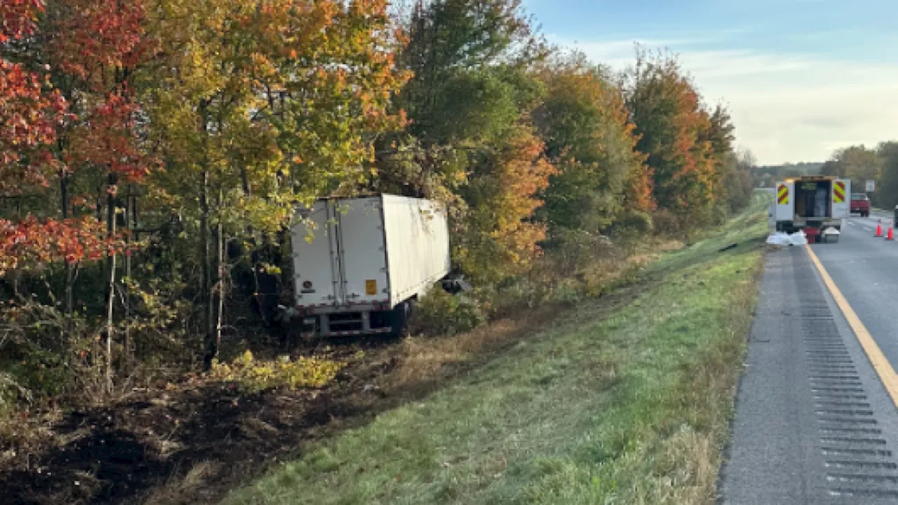 Semi-truck drives off I-95 in Maine, leaving 2 hurt