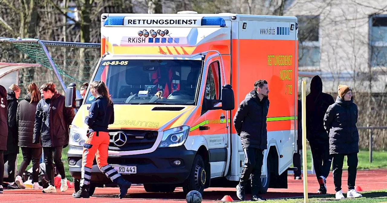 Massenschlägerei, Schwerverletzte: Bielefelder Fußballspiel endet in Katastrophe