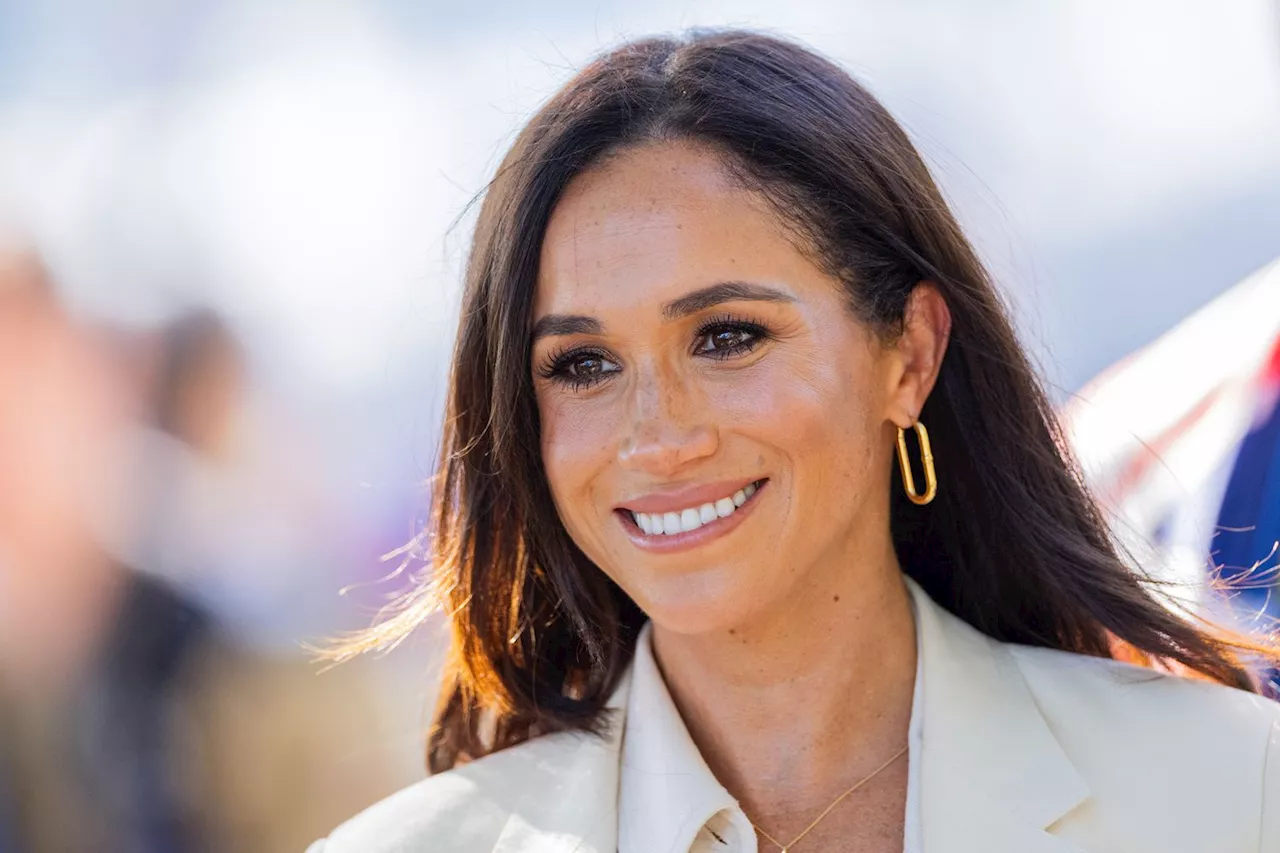 Meghan Markle Smiles for a Selfie in Los Angeles Ahead of N.Y.C. Trip for World Mental Health Day