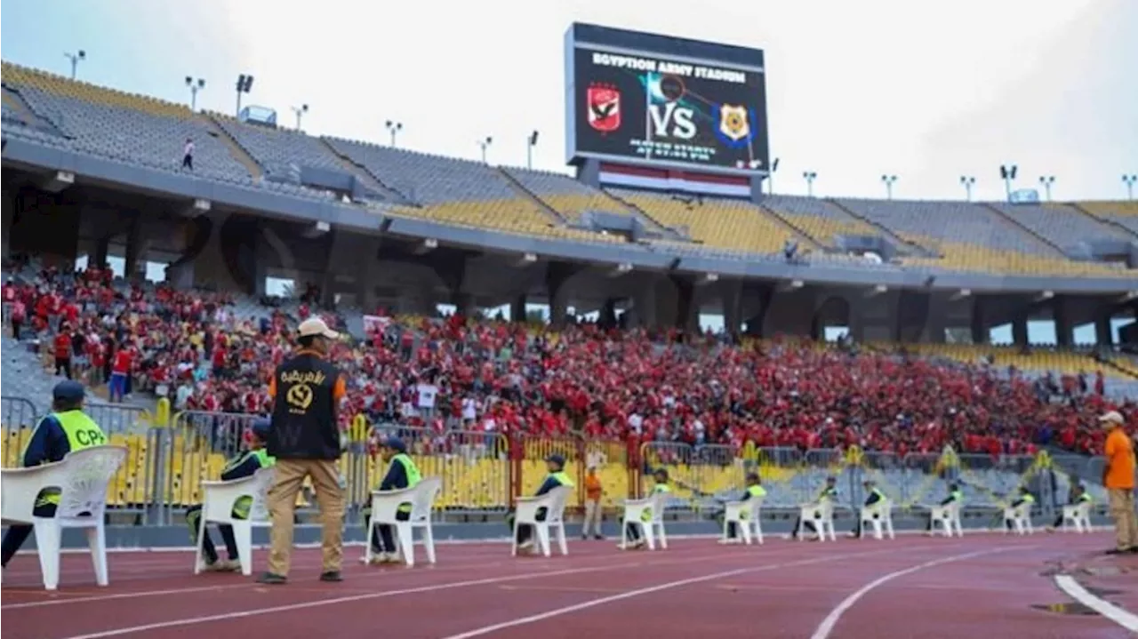 جماهير الأهلي المصري تتضامن مع فلسطين وتشعل المدرجات (فيديو)