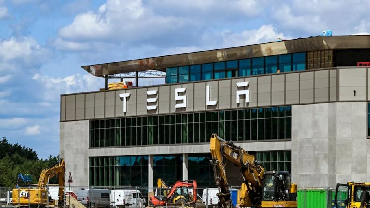 IG Metall: Tesla informiert Beschäftigte: Aktion in Fabrik