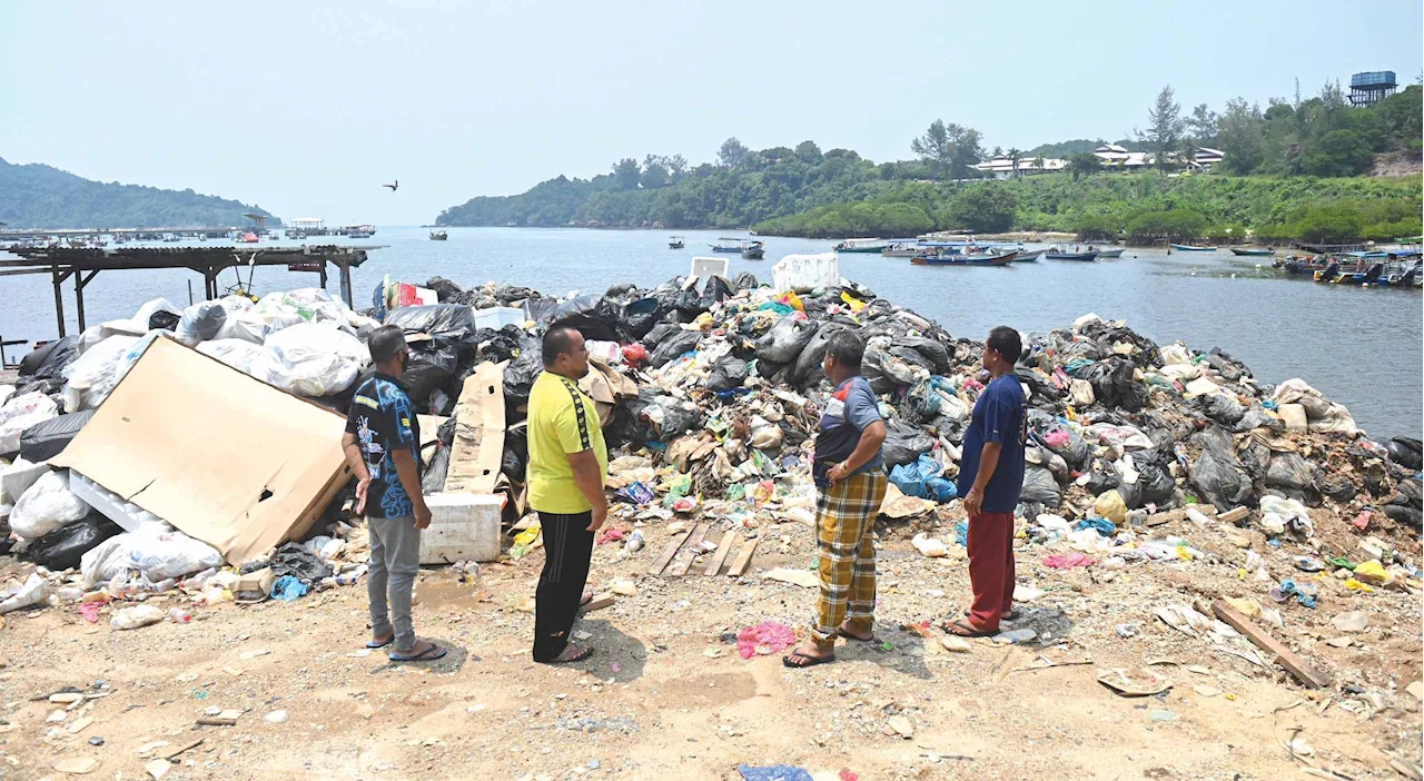 Longgokan sampah jejas keindahan Pulau Redang