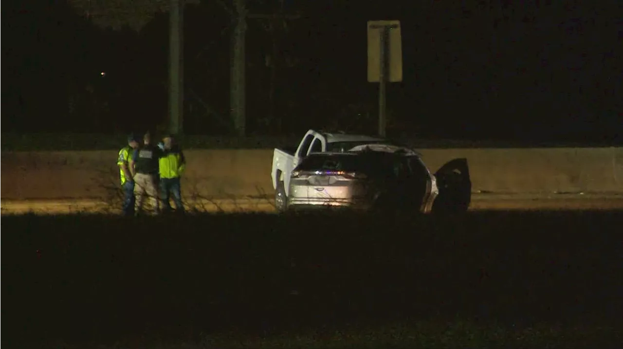 Eastbound lanes blocked on I-20 due to deadly wrong way crash, Fort Worth police say