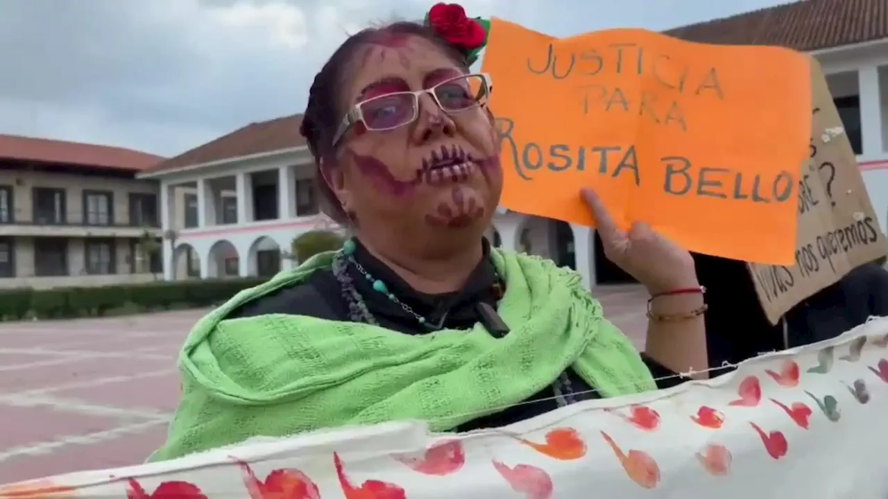 Feministas marchan con disfraces para denunciar feminicidios en el sureste de México