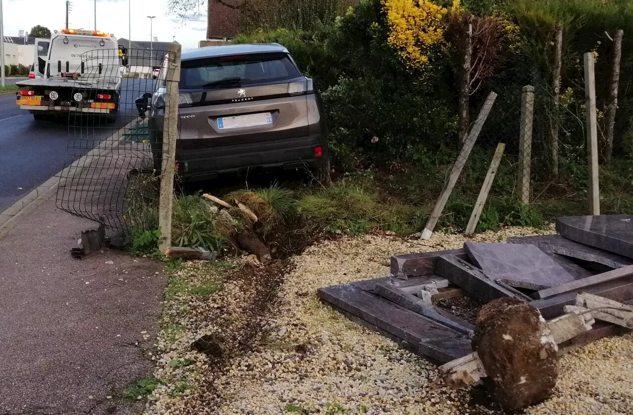 La voiture heurte des pierres tombales dans un accident à Argentan, à la Toussaint