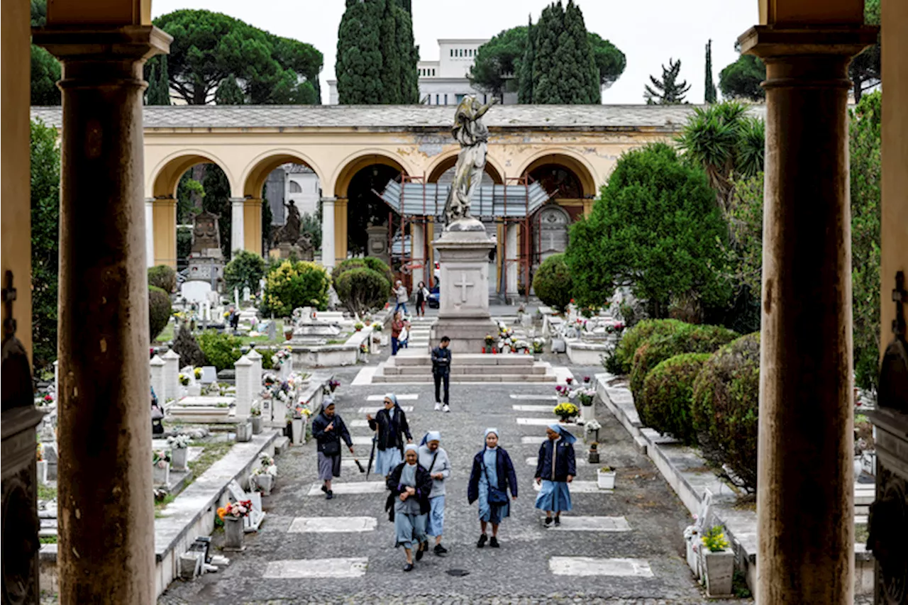 Visita ai defunti al cimitero del Verano a Roma