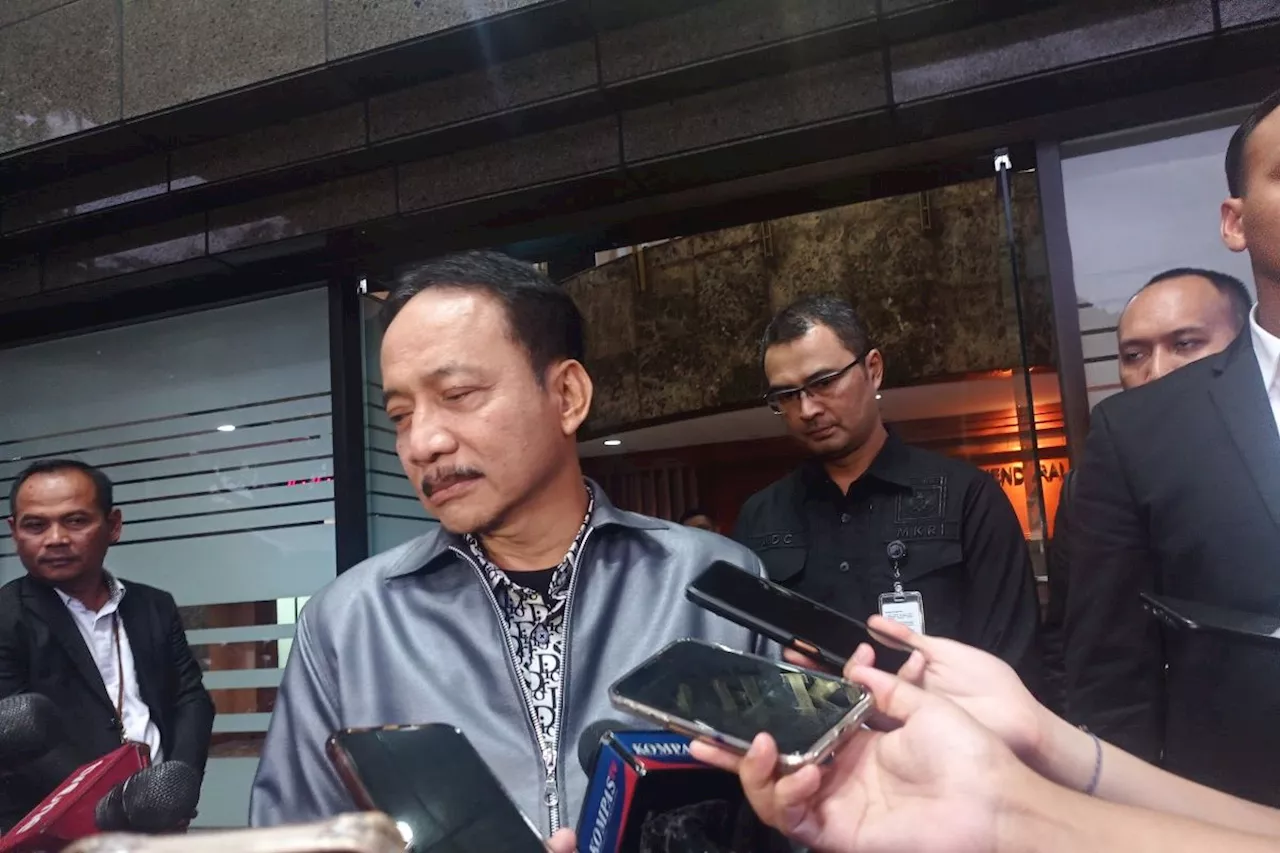 Hakim MK Suhartoyo diperiksa MKMK sekitar 30 menit