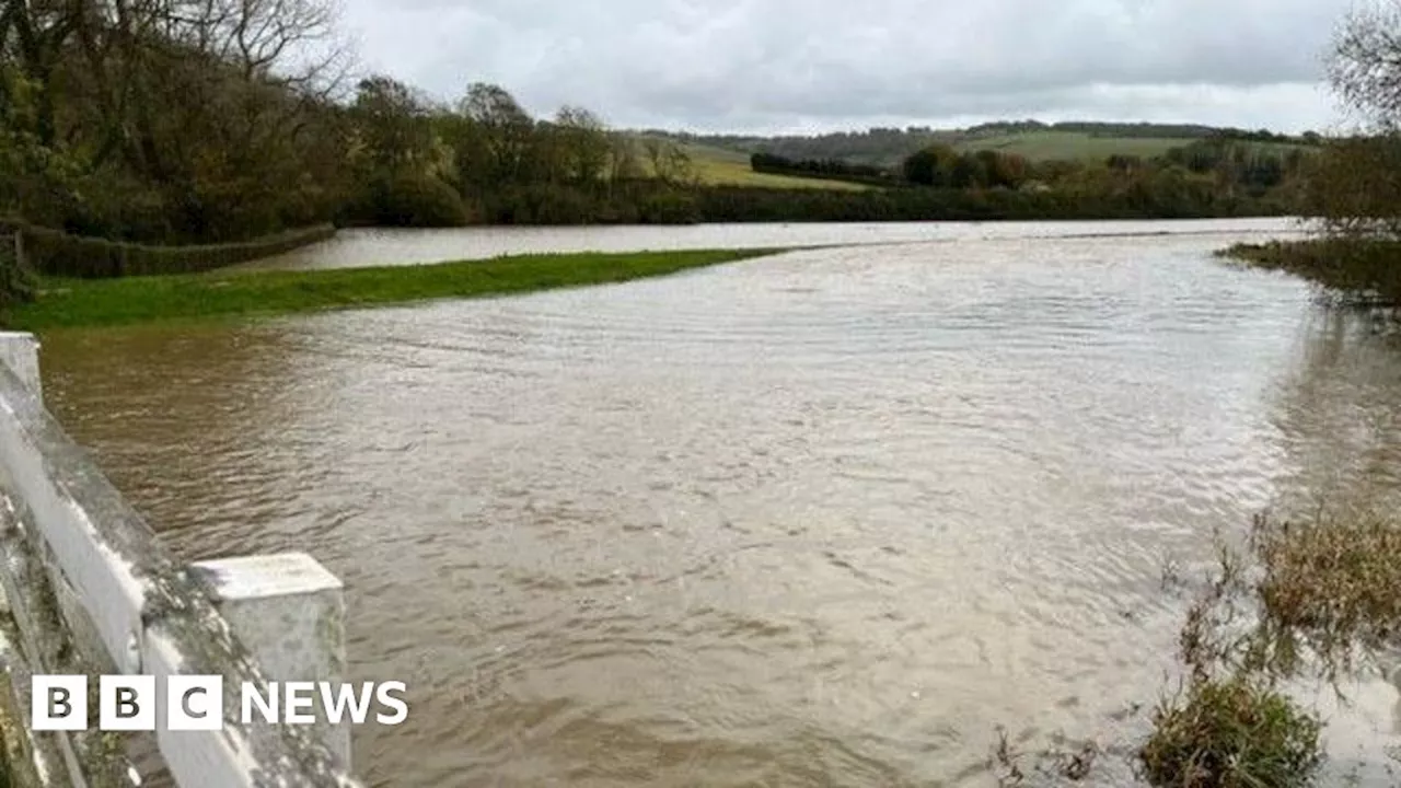 South East prepares for Storm Ciarán amidst weather warnings