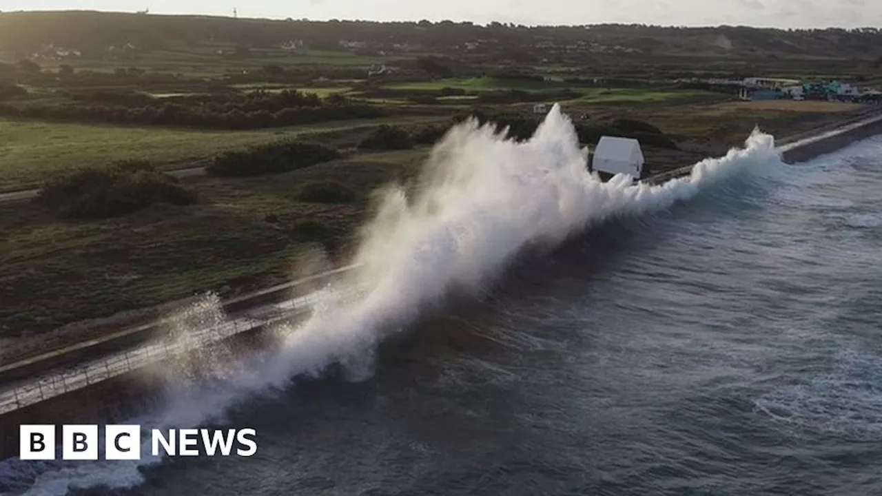 Storm Ciarán: England and Channel Islands prepare for disruption