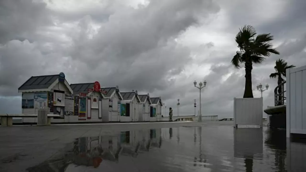  Tempête Ciaran: des rafales jusqu'à 165km/h, Macron demande à 'ne pas prendre de risque'