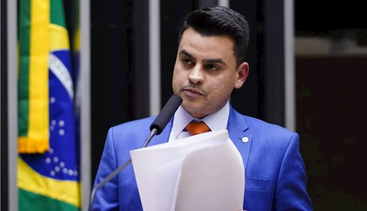 Deputado expulso do PL após ‘fazer o L’ se filia ao MDB