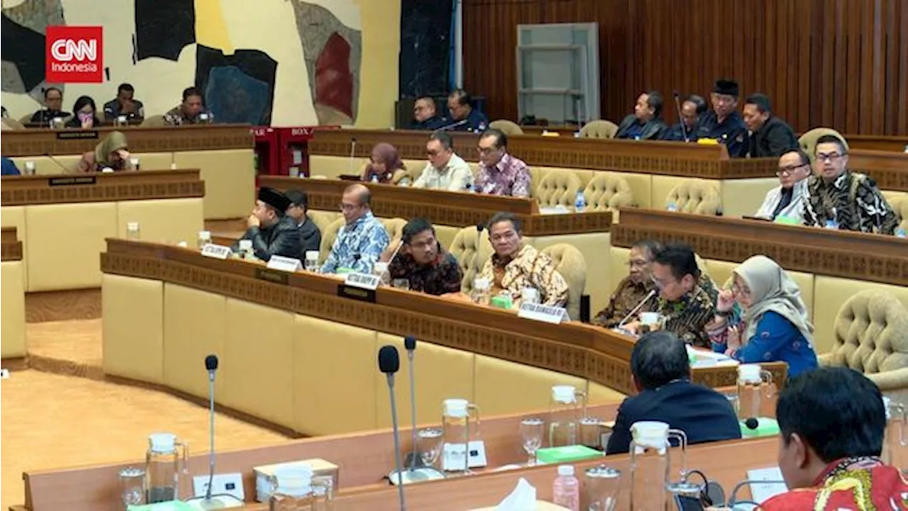 VIDEO: Komisi II Sepakati Revisi PKPU Soal Batas Usia Capres-Cawapres