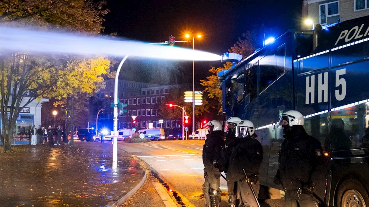 Ermittlungen in Hamburg: Polizei leitet nach Halloween-Krawallen 33 Strafverfahren ein