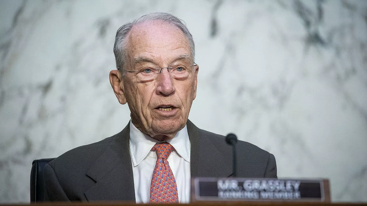 Sen. Grassley calls on State Dept to terminate ‘antisemite’ employee with inflammatory blog