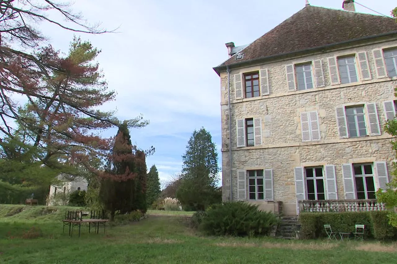 “On nous dit souvent qu’on est fous”, près de Besançon, un couple s’attelle à redonner vie à un château et une