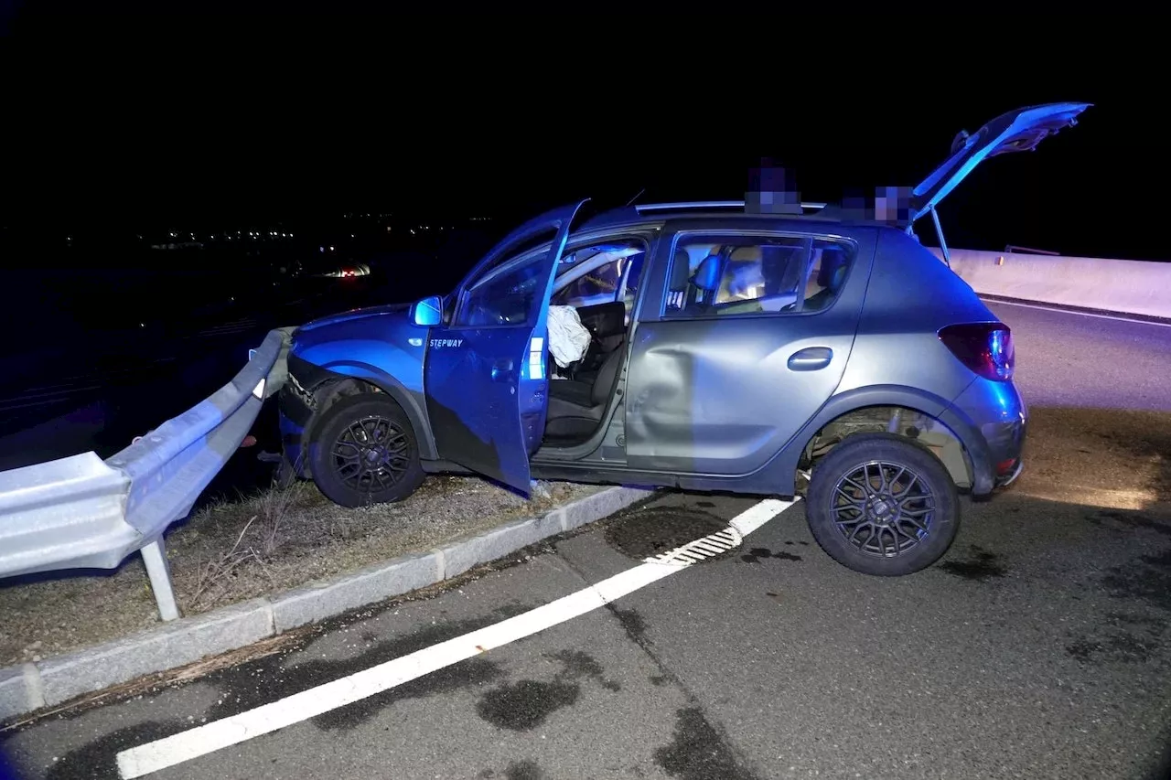 22-Jährige baut bei Verfolgungsjagd mit Polizei Unfall