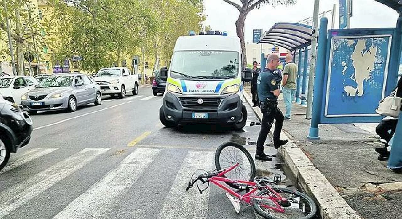 Cade con la bicicletta e viene investito: gravissimo