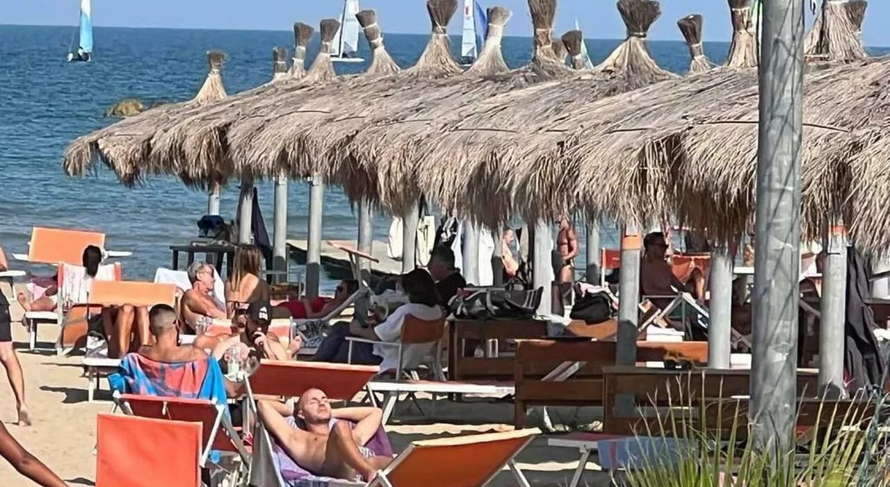 La lunga estate di Pescara: Ognissanti al mare in costume con castagne e vino