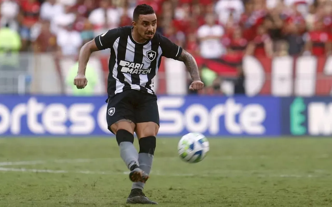 Lateral-direito Rafael compara Botafogo de 2023 ao Manchester United de 2008