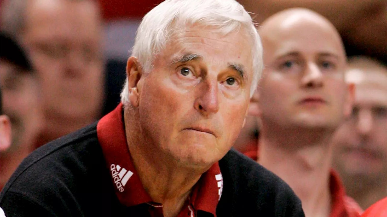 Family: Basketball Hall of Fame coach Bob Knight has died