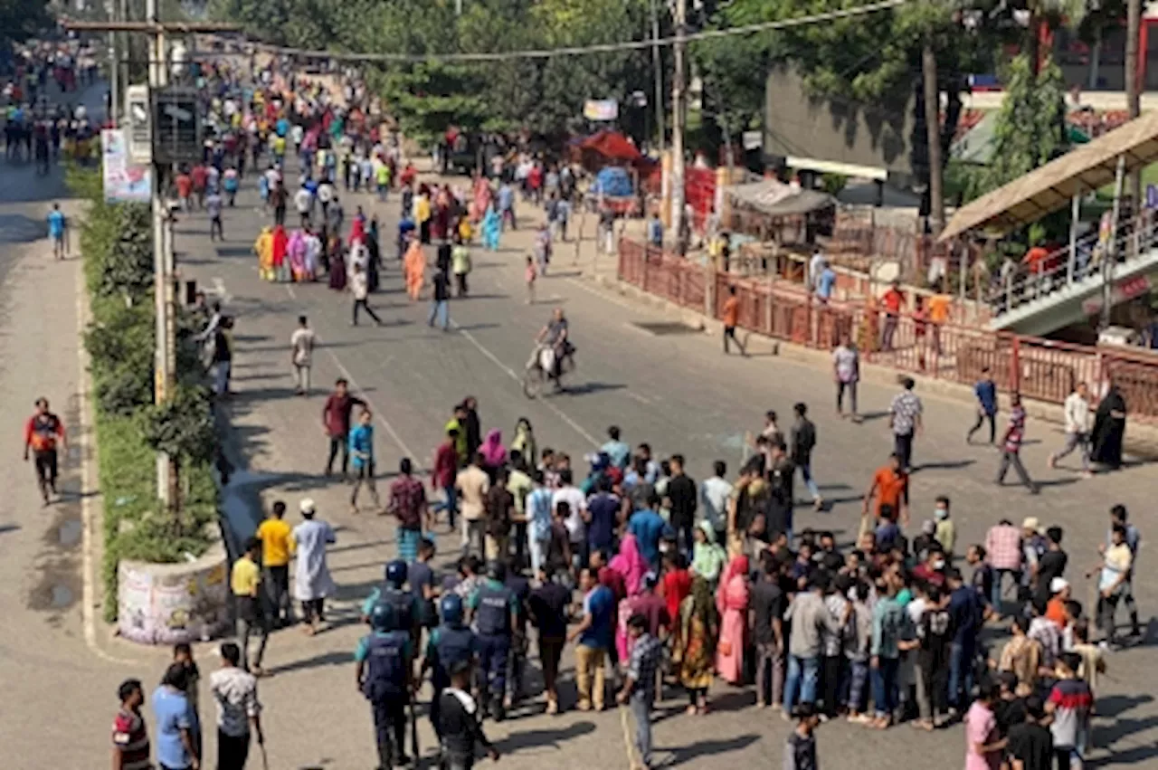 Bangladesh garment workers block roads in fair wage protest