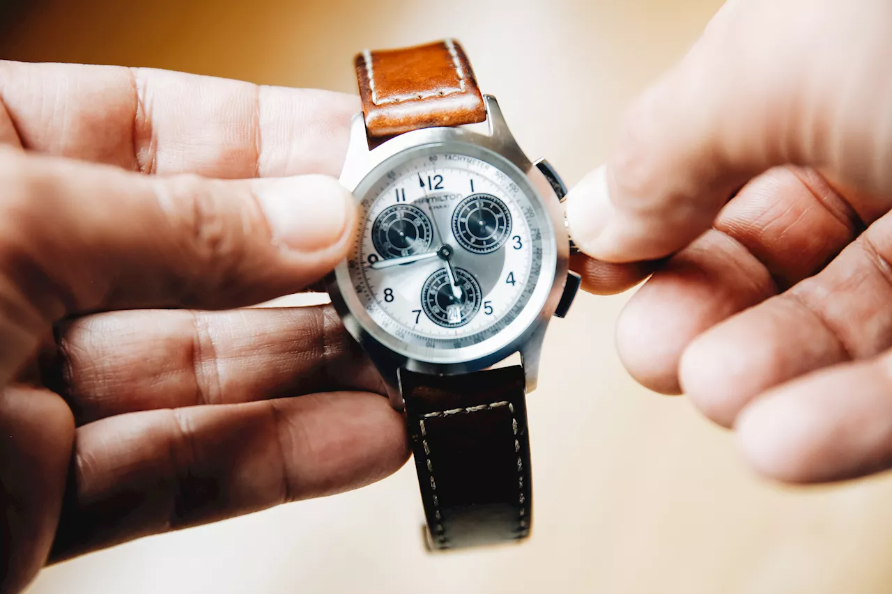 With clocks turning back, some sleep experts want end to daylight saving time