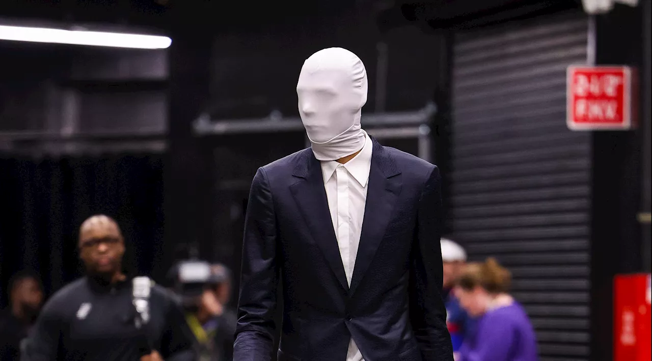 Victor Wembanyama's Slenderman costume steals show in Spurs-Suns thriller