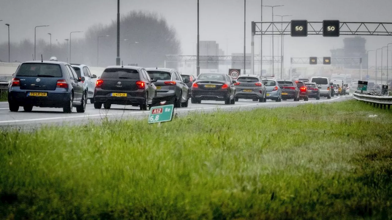 Morgen onstuimige middag, zware avondspits door storm Ciarán, treinen rijden wel