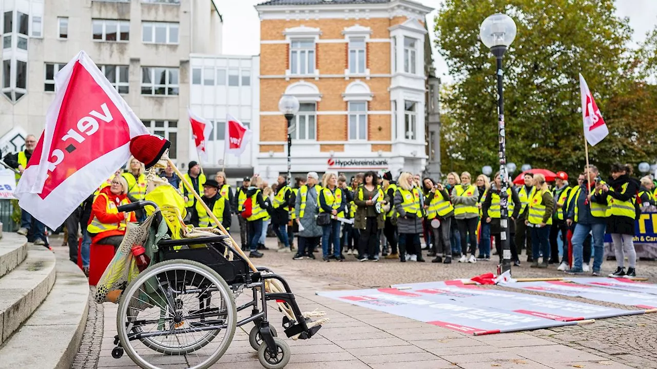 Niedersachsen & Bremen: Warnstreiks im Handel: 400 Menschen bei Kundgebung