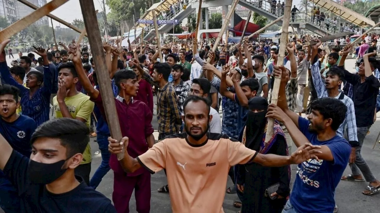 Bangladesh: des milliers d'ouvriers du textile érigent des barricades pour de meilleurs salaires